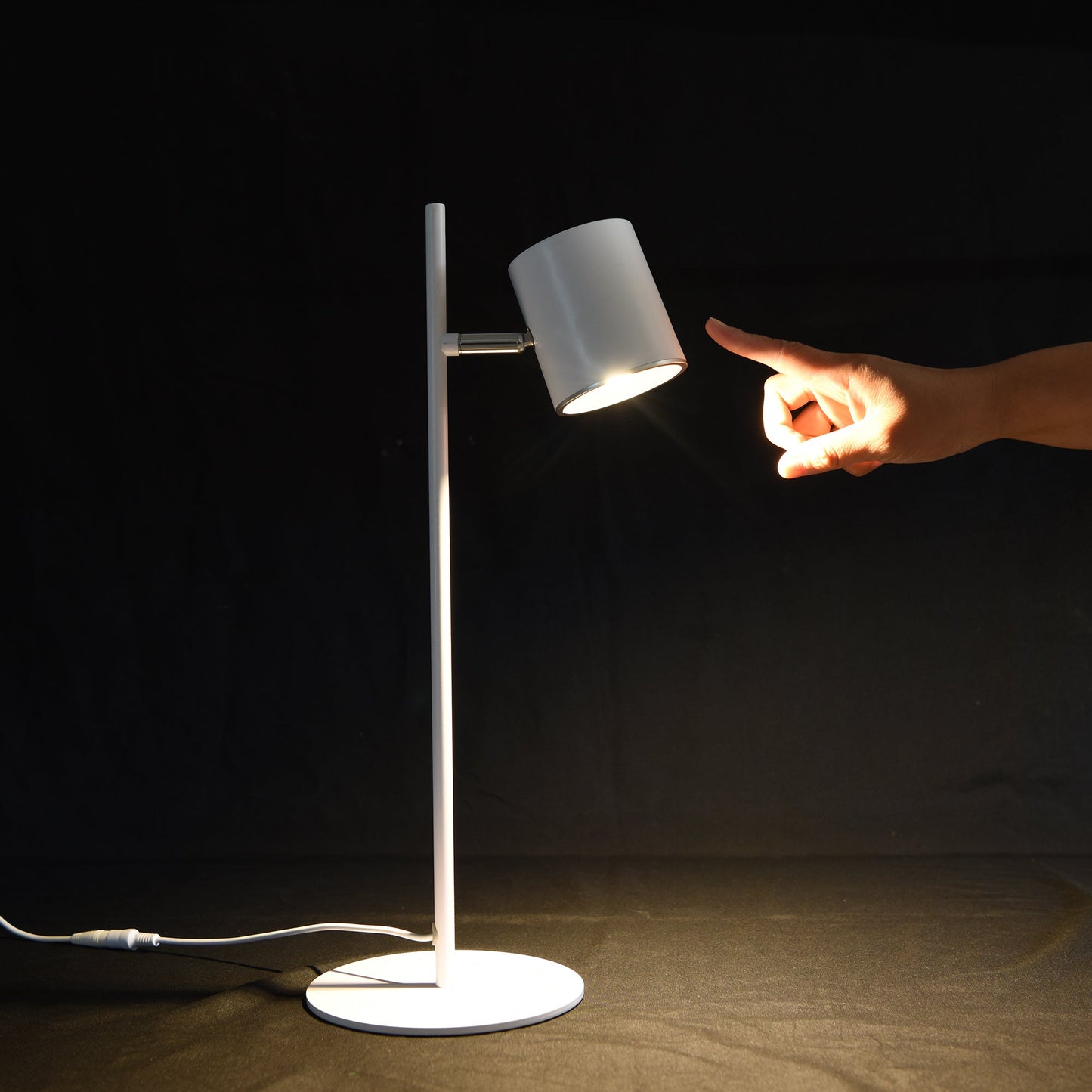 Lampe de bureau LED en métal DAC® MP-324 avec tête rotative à 340°, blanche
